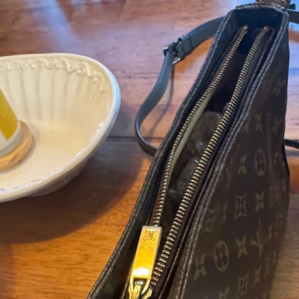 Louis Vuitton Classic Monogram MM looping Shoulder Bag EUC - Picture 10 of 10